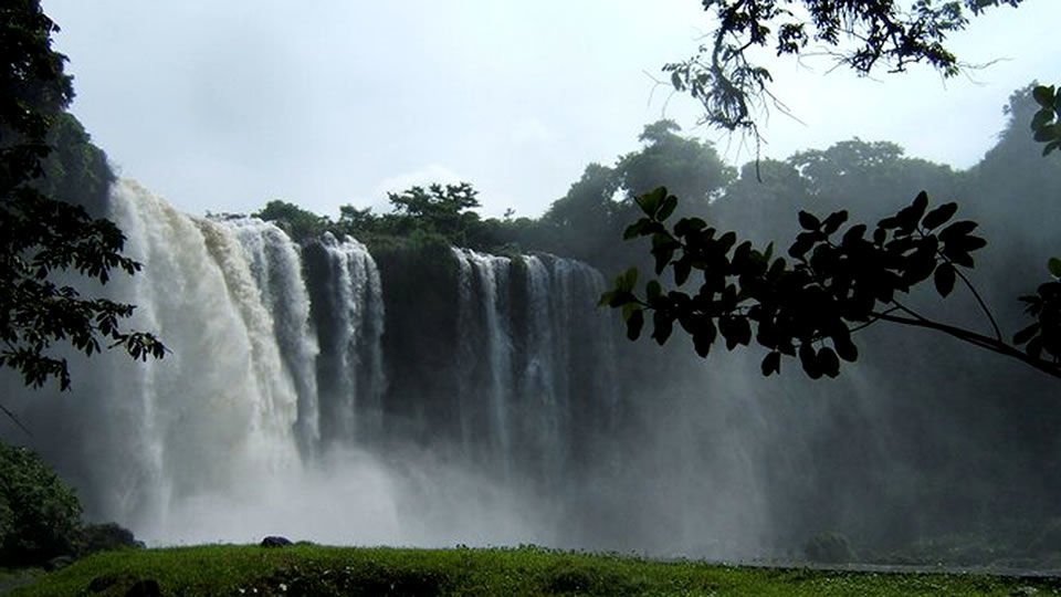 Vive la experiencia de disfruta la belleza de la cascada de Eyipantla